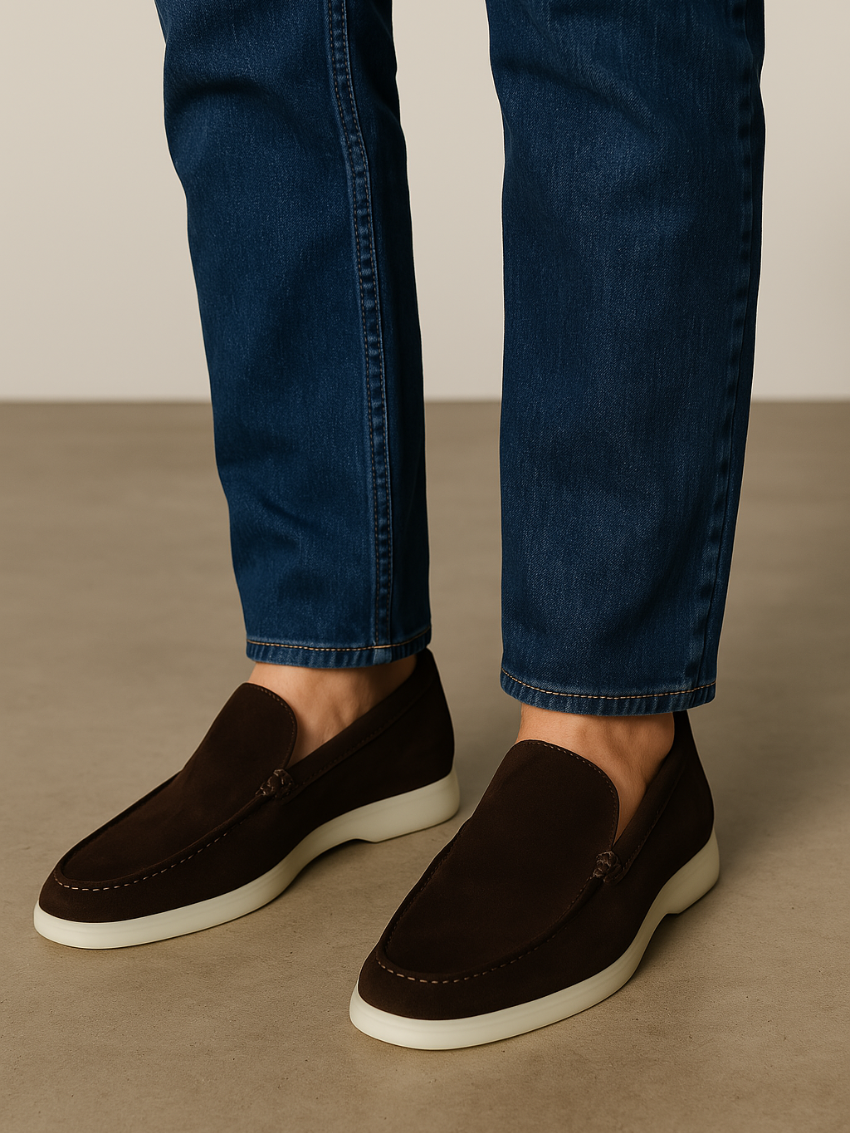 Det mørkebrune ruskind loafers