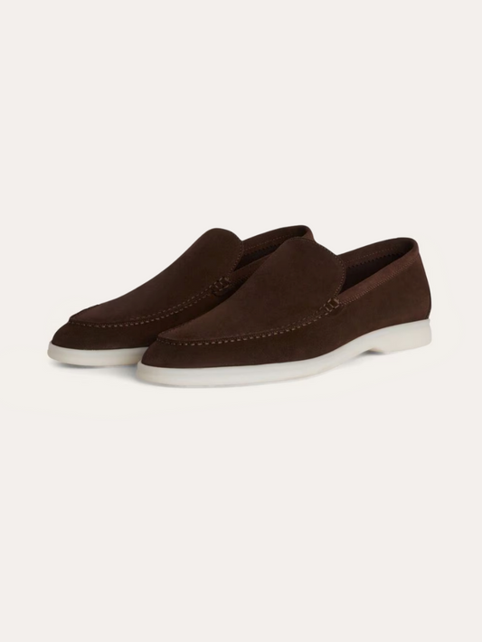 Det mørkebrune ruskind loafers